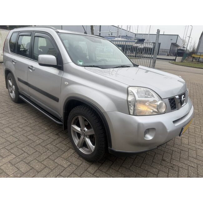 Nissan X-Trail 2008-2010 Sidebars met rvs trede Zwart gepoedercoat