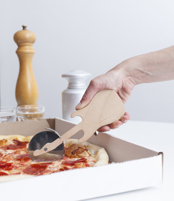 Kikkerland pizza cutter - guitar