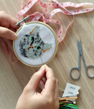 mini embroidery kit - cat