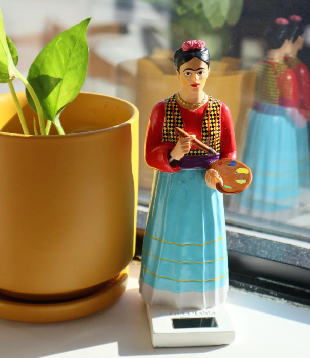 Kikkerland solar figurine - Frida Kahlo