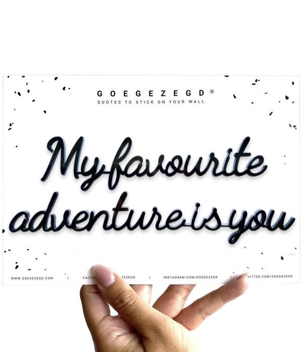 Goegezegd muurquote - my favourite adventure is you (zwart)