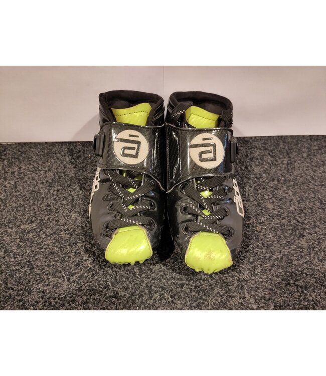 CadoMotus Maat 35 Steek 165 - CadoMotus Rookie Neon Skeelerschoen - 2eHands