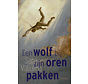 Een wolf bij zijn oren pakken