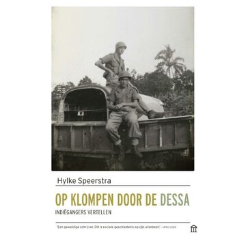 Op klompen door de dessa