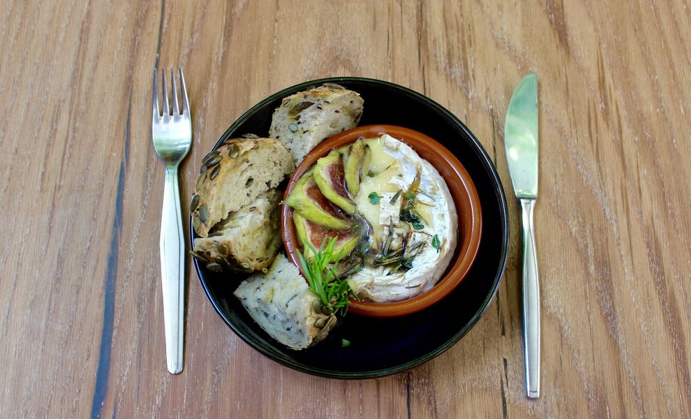 Recept: Camembert met honing uit de oven