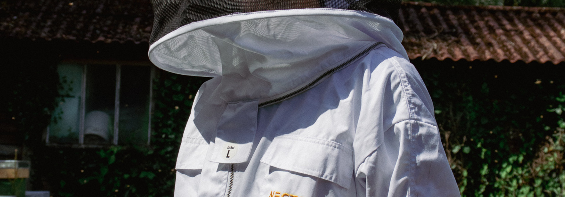 Beekeeping jacket with round veil