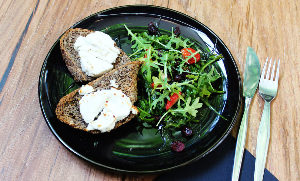 Toast au fromage de chèvre et au miel