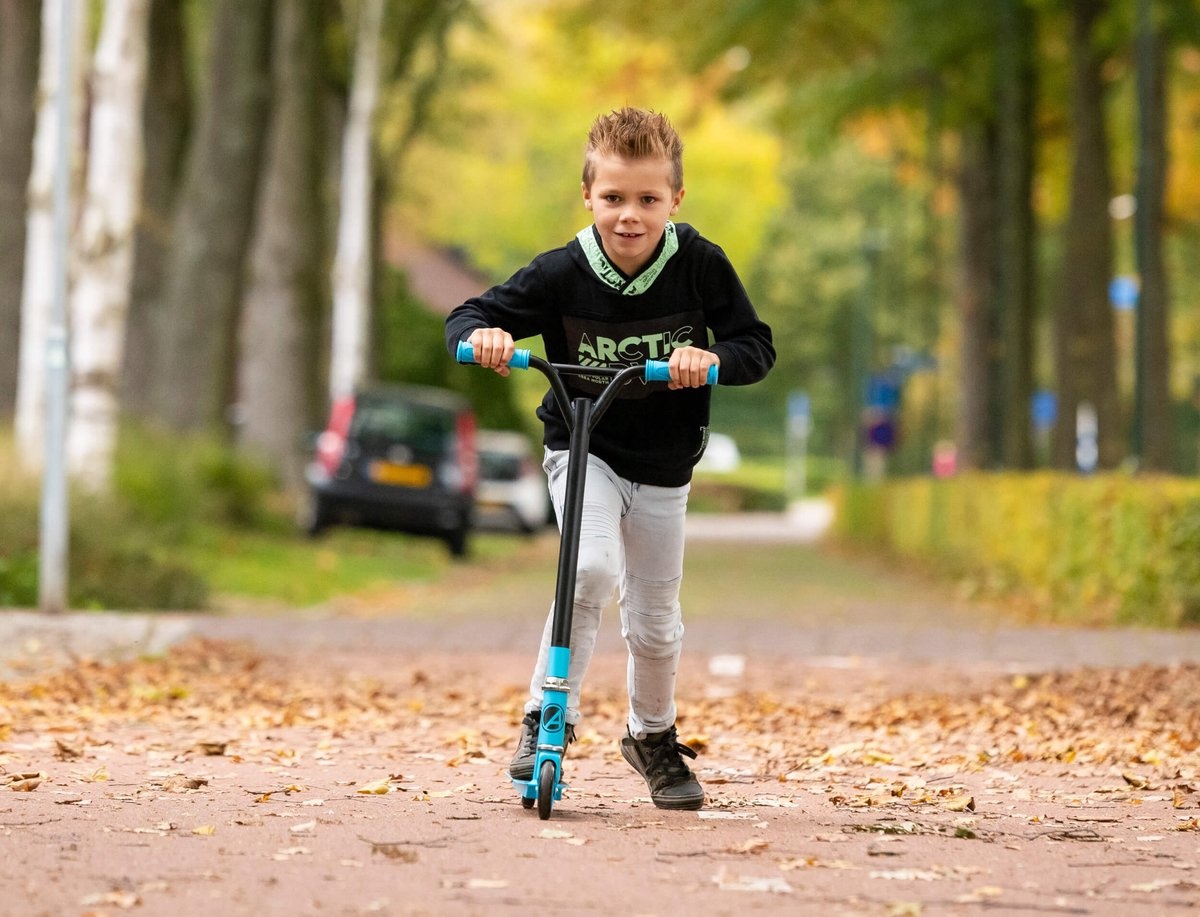 STAR SCOOTER Trottinette Enfant 2 Roues pour garçons et Filles de 6