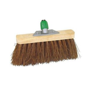 Betra Street broom with Bassine Fiber and Steelhouder Betra