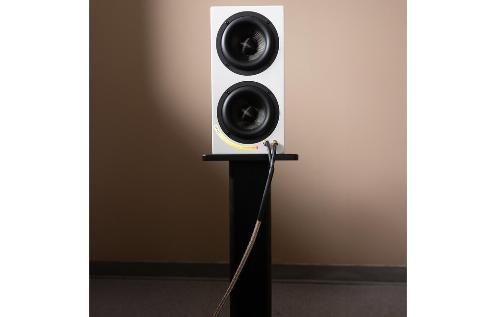 11 AWG OFC Audiophile-Grade 16 Core Interlaced Braded Speaker Wire per meter