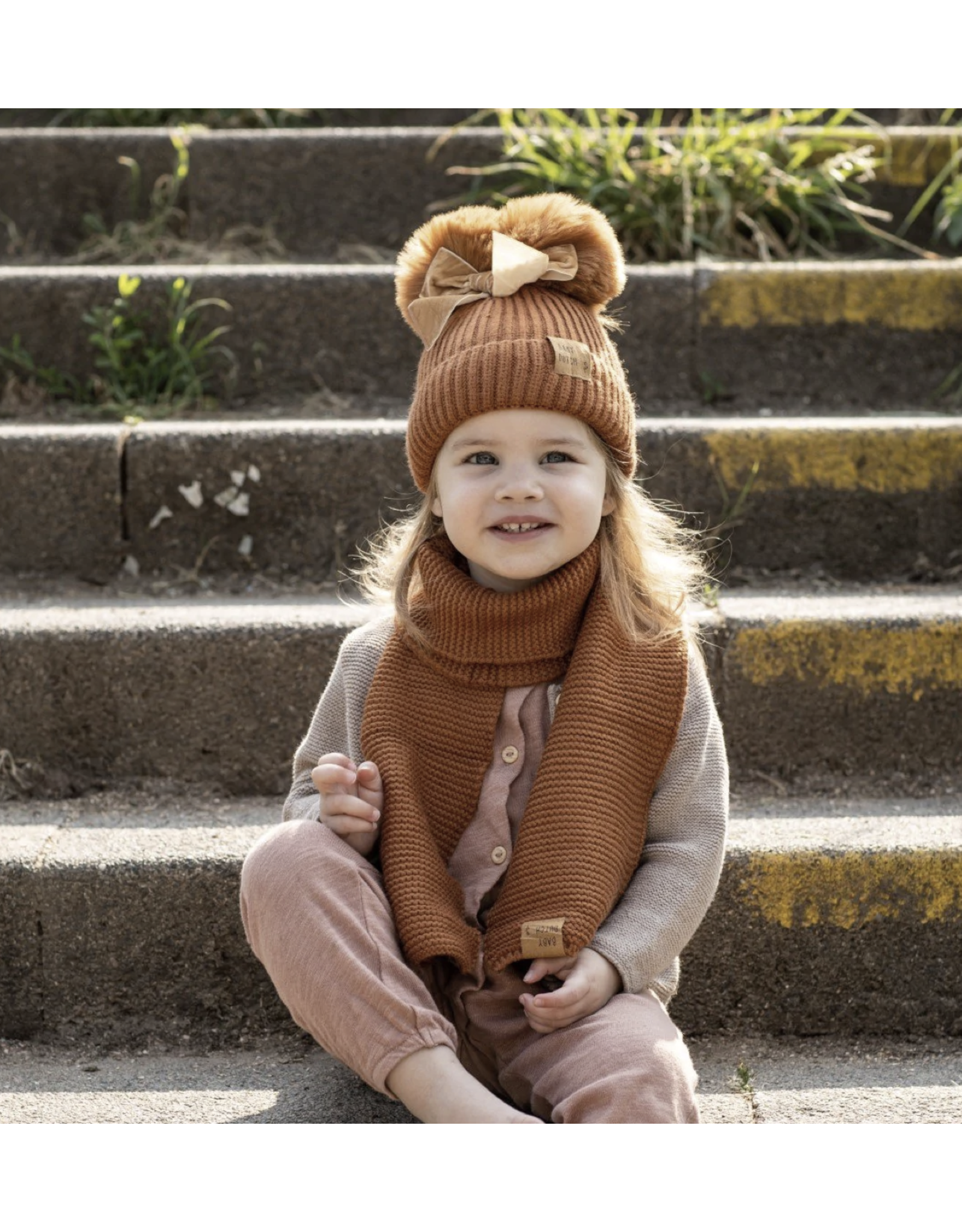 Baby Dutch Wintermuts met strik en sjaal Roest