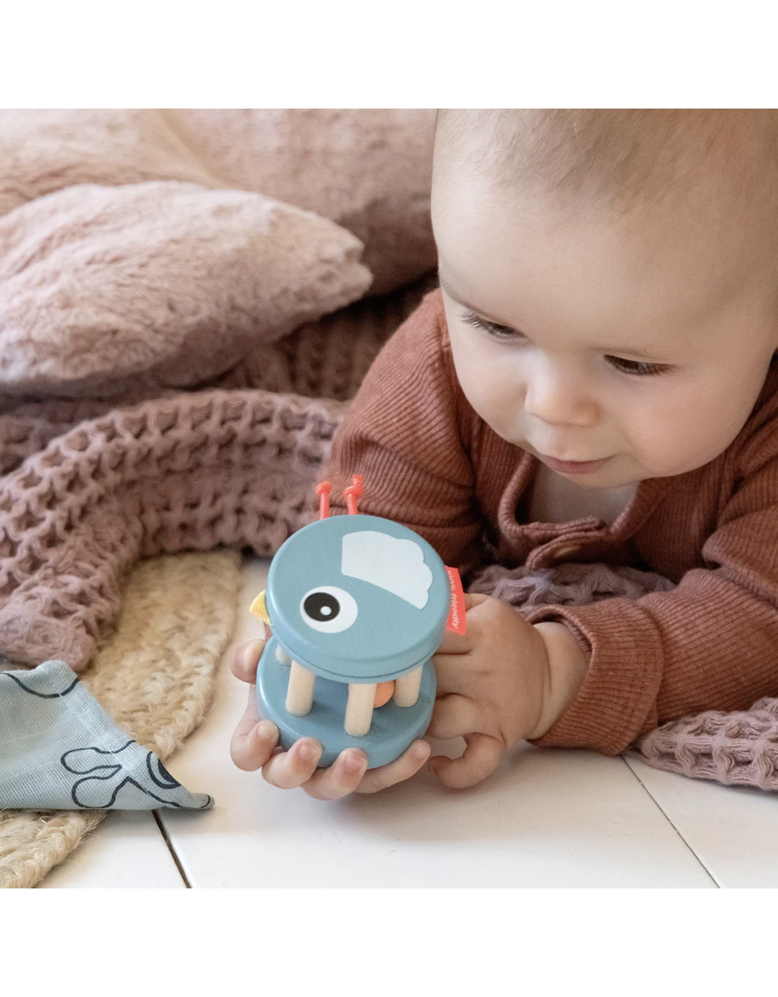 Done by Deer Wooden rattle Birdee Blue