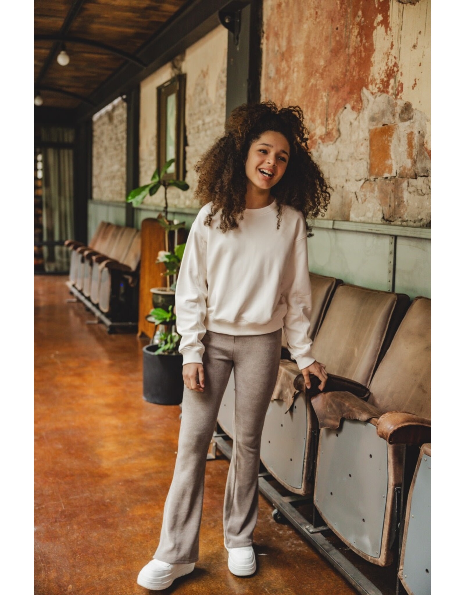 Looxs 10sixteen Flare pants Taupe grey