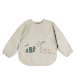 Done by Deer Sleeved pocket bib Lalee Sand