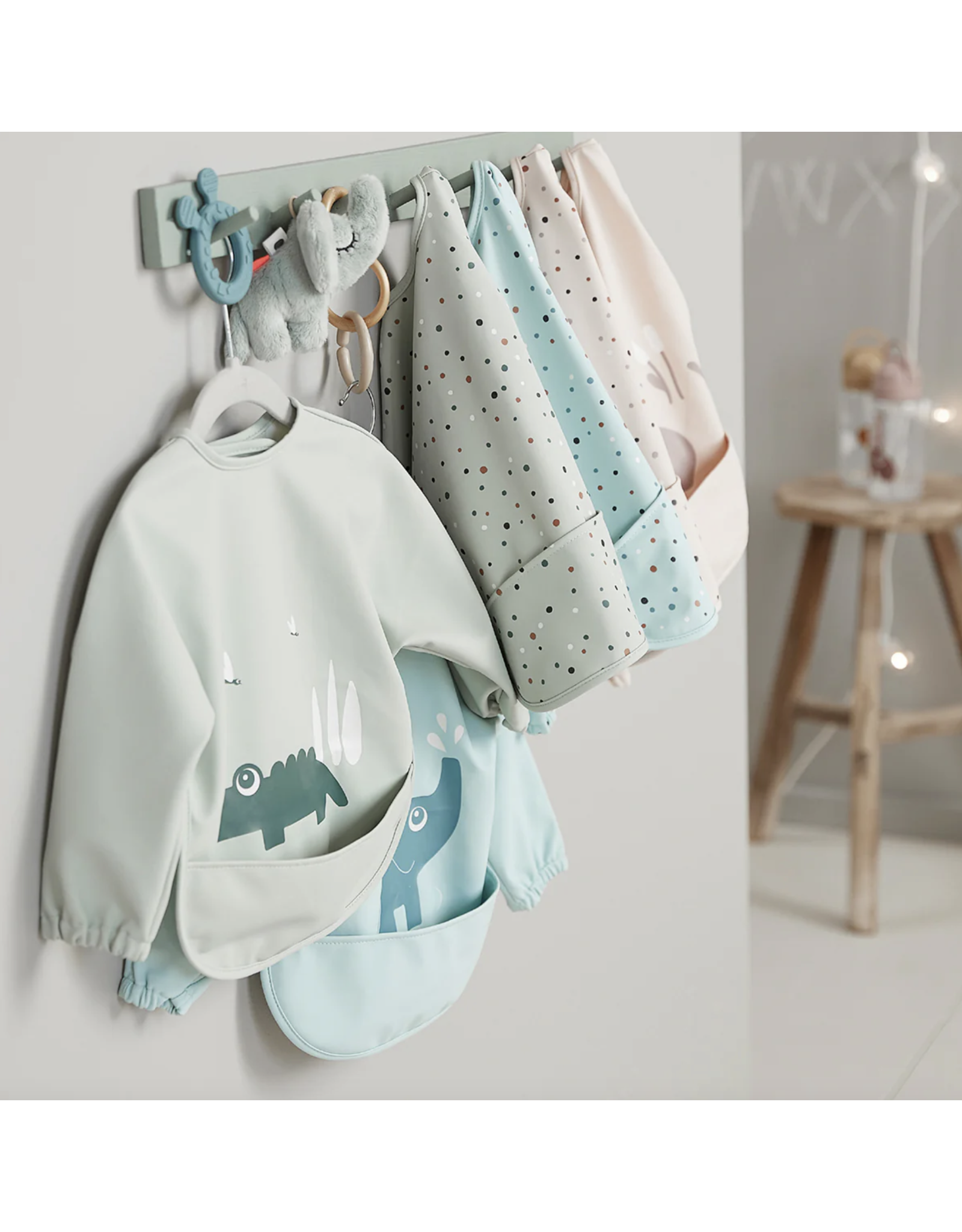 Done by Deer Sleeved pocket bib Elphee Blue