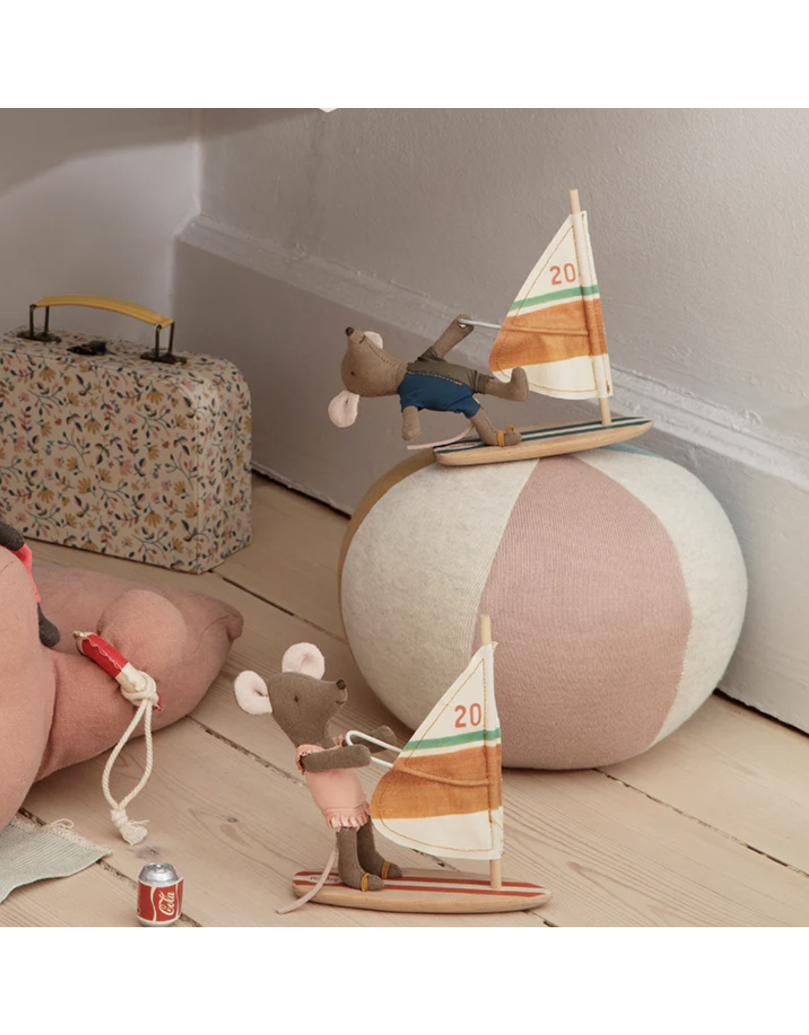 Maileg Beach mice, Surfer little brother