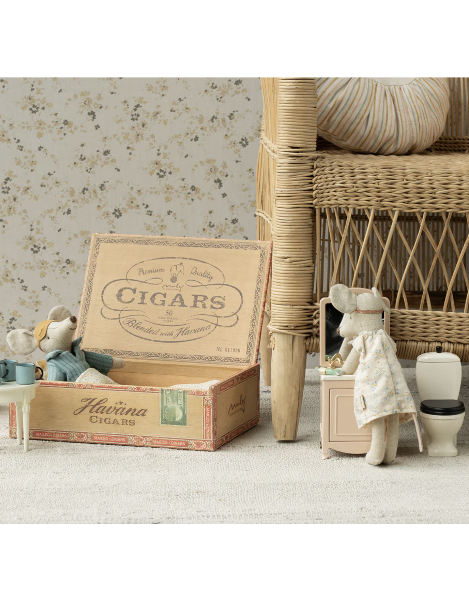 Maileg Mum and dad mice in cigarbox