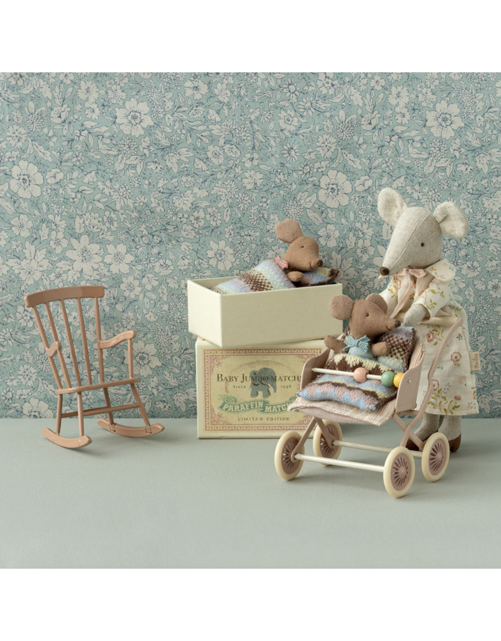 Maileg Rocking chair Mouse Dark powder
