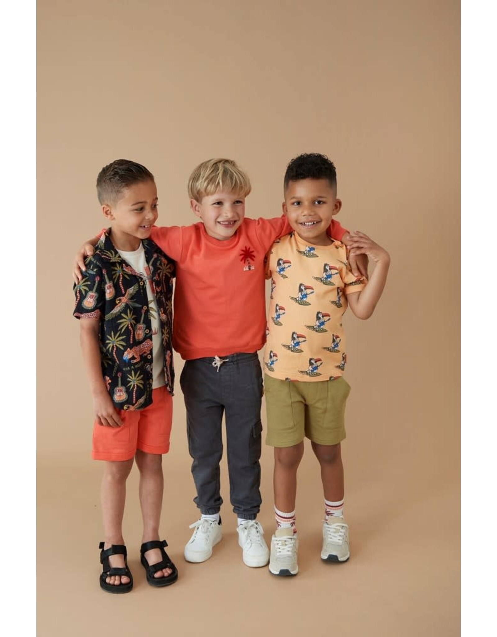 Sturdy T-shirt AOP - Happy Rio Perzik