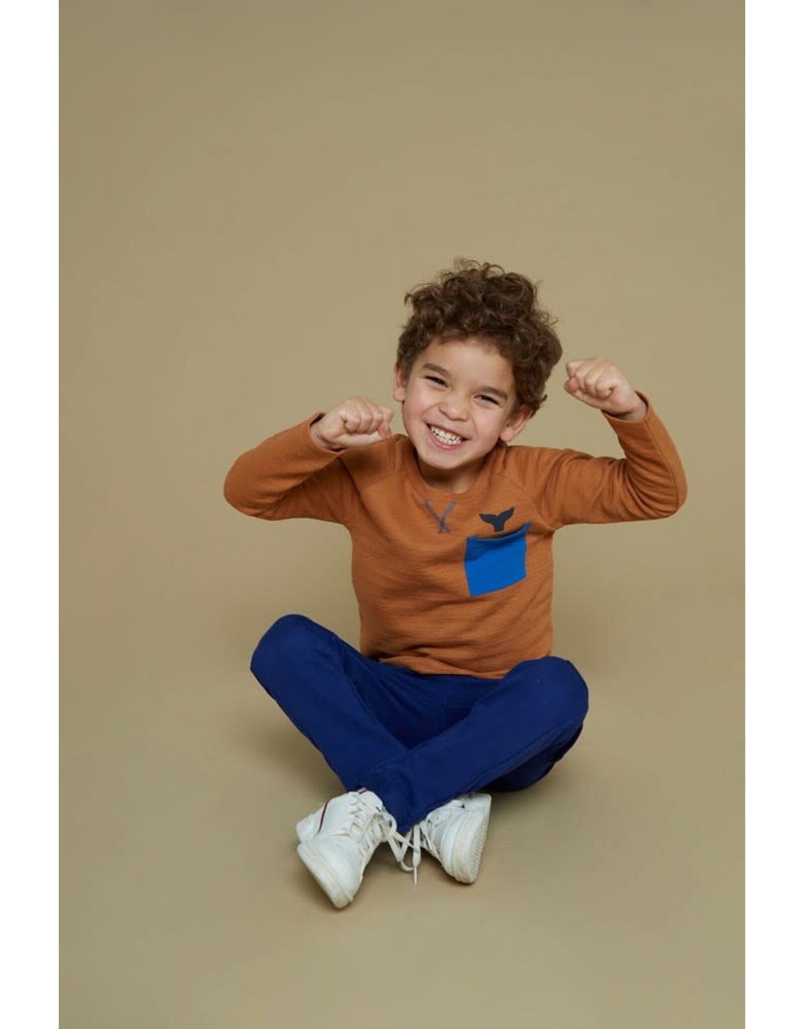 Sturdy Longsleeve - Waves and Whales Hazelnoot