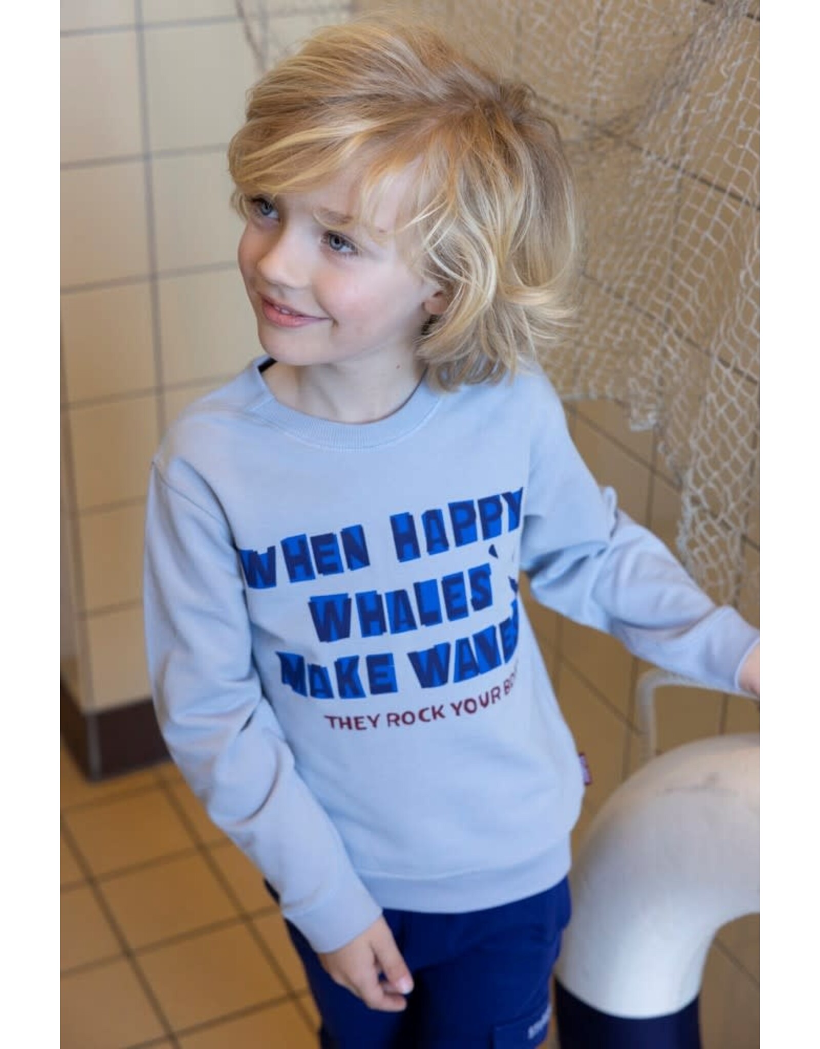 Sturdy Sweater - Waves and Whales Blauw