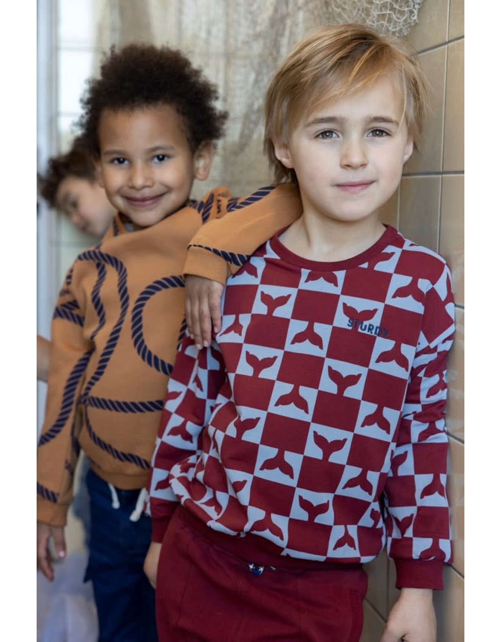 Sturdy Sweater AOP - Waves and Whales Bordeaux