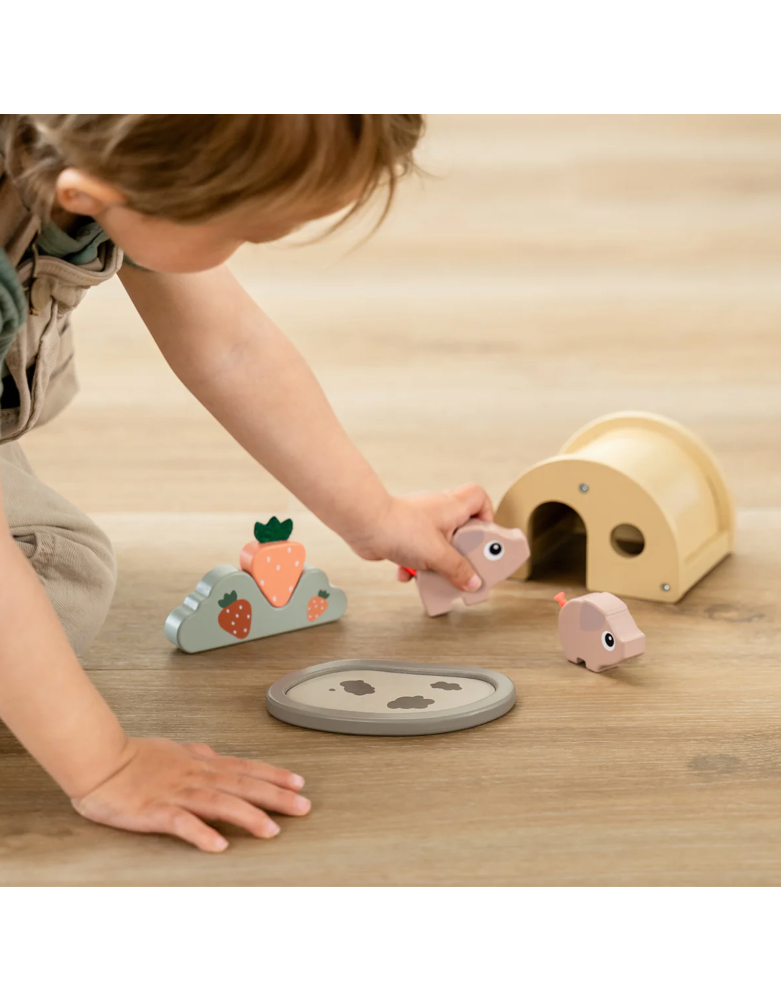 Done by Deer Tiny Farm play set Pigee Colour mix