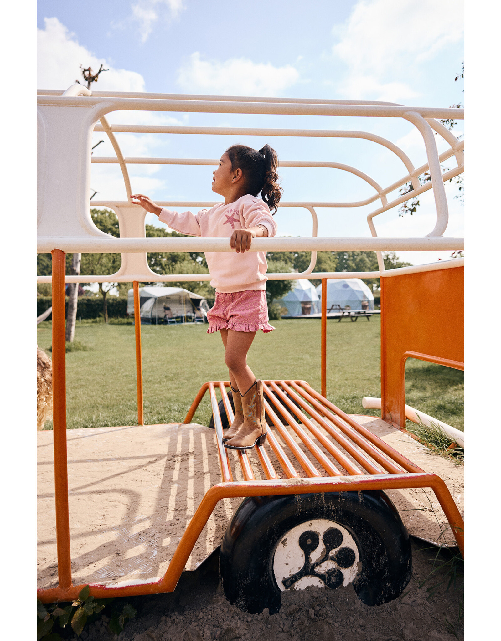 Daily7 Ruffle Shorts Broderie Heather Rose