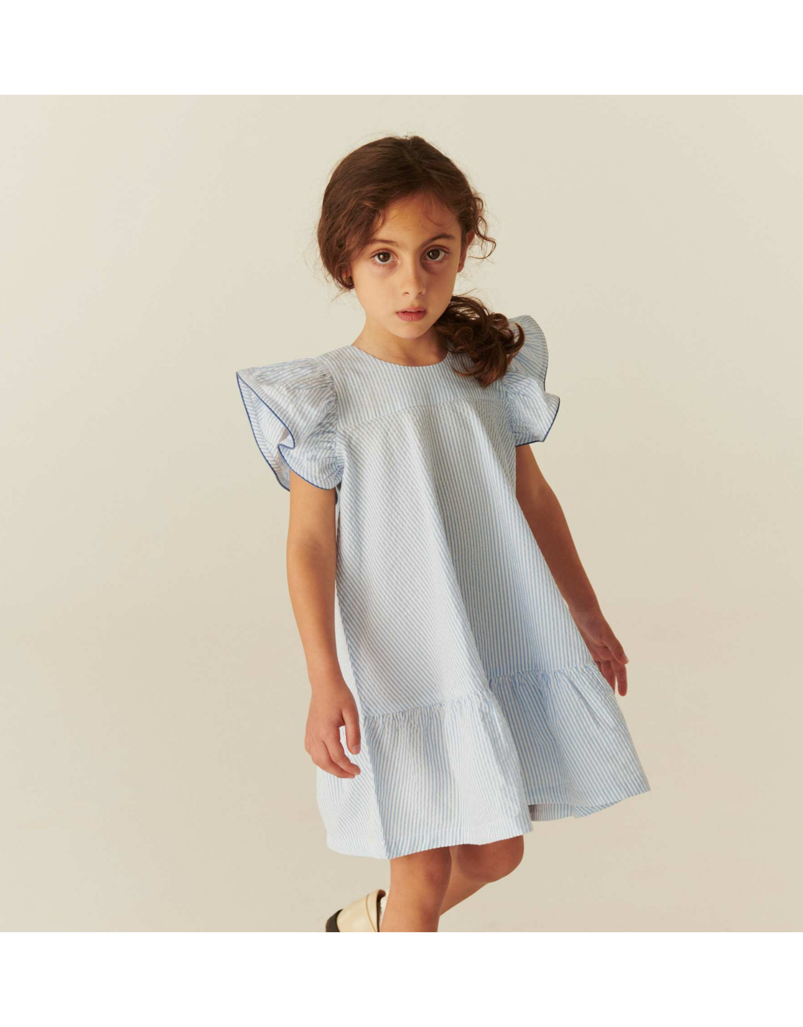 Copenhagen Colors SEERSUCKER DRESS W. FRILL SLEEVES SKY BLUE W CREAM STRIPE W OCEAN BLUE