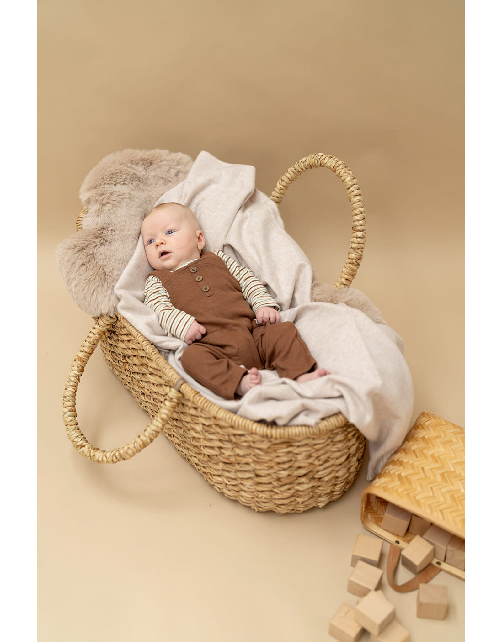 A Tiny Story baby dungaree Coffee W26