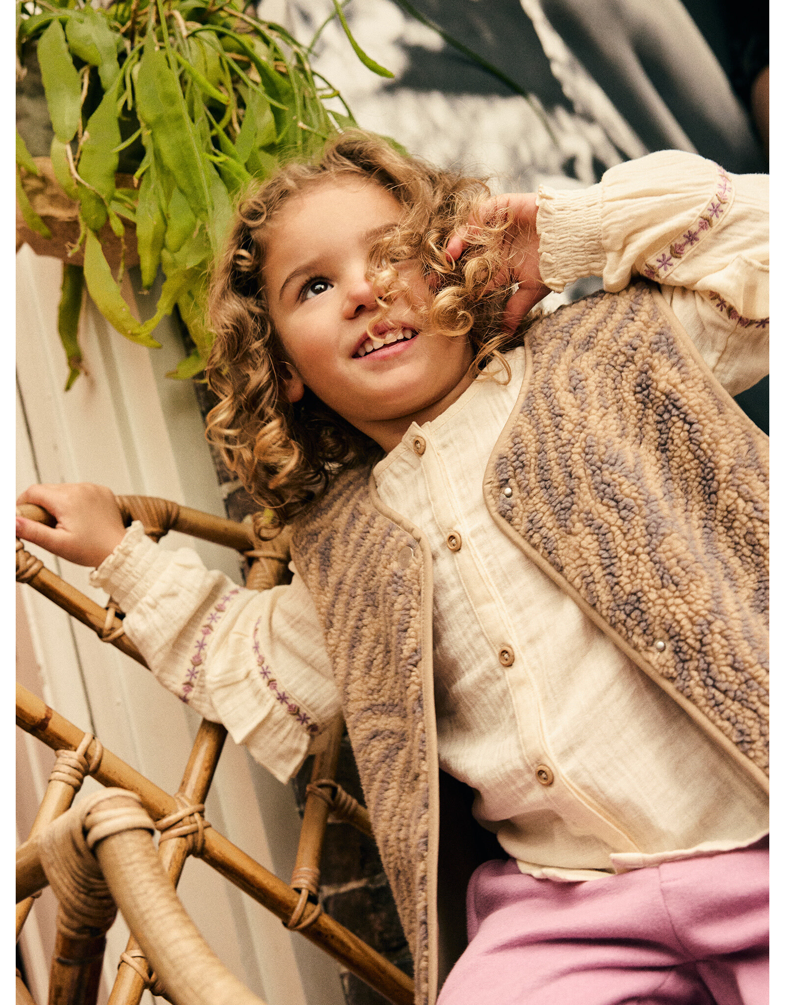 Daily7 Shirt Longsleeve Ruffle Mother of Pearl