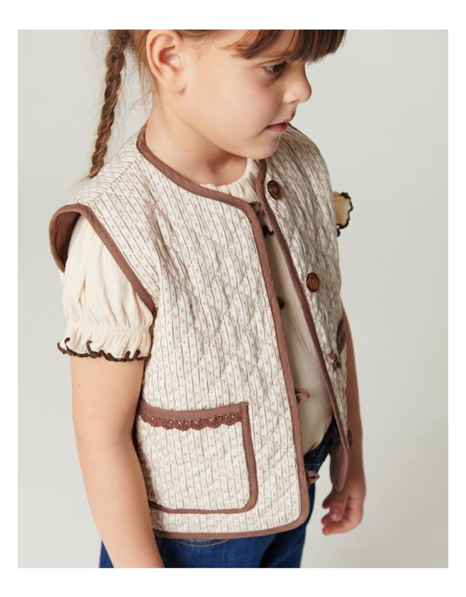 Copenhagen Colors Aop Quilted Vest w. Lace Sand Flower Print