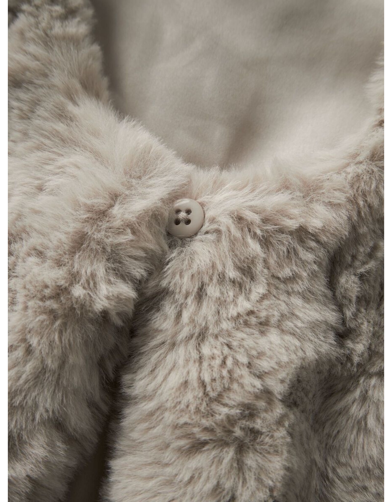 Name it NMFNANIS FAKE FUR VEST Peyote