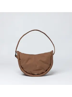 Sandqvist Curve Crossbody Round S Dark Taupe Axelväska