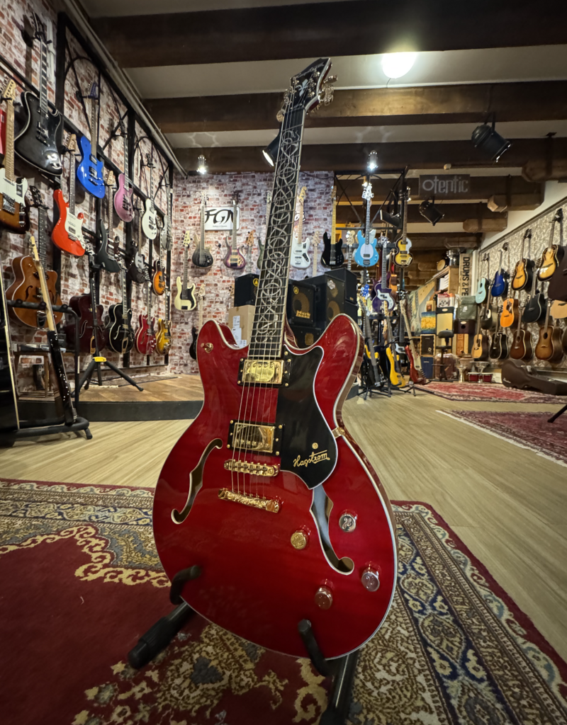Hagstrom Hagstrom Viking 100th Anniversary Edition Bloodwine Red incl. Koffer