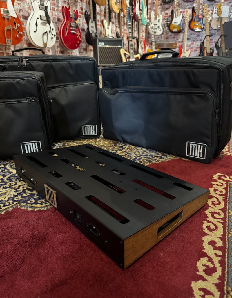 MK Pedalboard 40×29 cm incl. 2 patchbays en gevoerde hoes