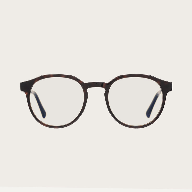 تعد نظارة "فوريفر هافاناس" من مجموعة "ريفلر" الخيار الأمثل لحجب الضوء الأزرق الضار الذي قد يسبب إجهاد العين والصداع والأرق. وتتميز هذه النظارة بإطارها الأنيق الناعم ذي اللون البني المتدرج مثل درع السلحفاة والمصنوع من أجود أنواع الأسيتات الحيوية من شركة ما