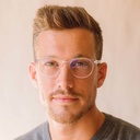 بحار الكلاسيكية لديه حالة ضئيلة أنيق في حين يضم حركة فريدة من نوعها على ضوء القمر واثنين من subdials اضافية. وتتميز الساعة بأنها مصنوعة من خشب كوسو شرق أفريقيا وتتميز بطلب أزرق وتفاصيل ذهبية اللون. إقرانه تماما مع نظارات ELLIPSE Clear BlueBlock ، لتصفية ا