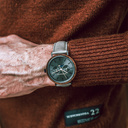 تحتضن مجموعة إليمنت أربعة تصاميم مميزة من WoodWatch، وتجمع مكوناتها بين الفولاذ المقاوم للصدأ (عيار 316) وبين أجود أنواع الخشب. وتتميز ساعة "آيرن والنت غراي" بقطرها الذي يبلغ 41 ملم وخاصية عرض مراحل القمر الفريدة من نوعها إلى جانب وجود قرصين إضافيين لعرض