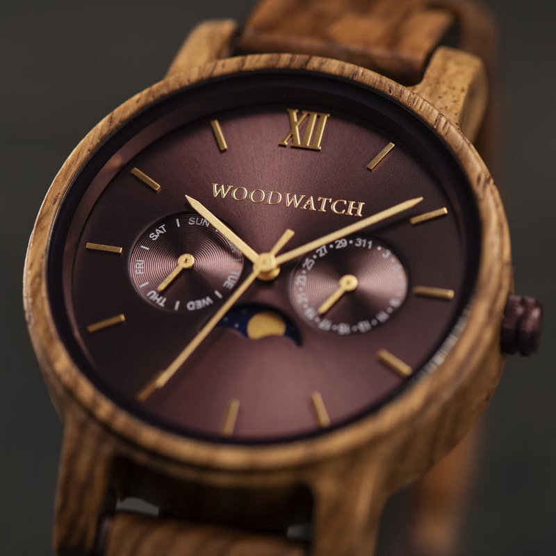 تعيد المجموعة الكلاسيكية ابتكار العناصر الجمالية في ساعات WoodWatch بطريقة متطورة، حيث يمنحها الحجم النحيف مظهراً أنيقًا إلى جانب خاصية عرض مراحل القمر الفريدة من نوعها والمؤشرين الإضافيين لعرض الأسبوع والشهر. وقد صُنعت ساعة "آركين" التي تنتمي إلى المجموع