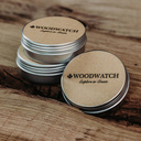 تم ابتكار شمع WoodWatch خصيصًا للعناية بالمنتجات الخشبية بهدف زيادة عمرها الافتراضي - إنه مثالي لتنظيف اكسسواراتك الخشبية والمحافظة عليها. يتكون هذا الشمع من مواد طبيعية بنسبة 100٪ بدون أي مواد كيميائية صناعية.