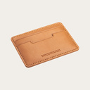 حافظة بطاقات فاخرة من جلد الصبَّار، ناعمة ومتينة للغاية، مصنوعة من أوراق نبات الصبَّار المكسيكي، تتمتع بتصميم مُحسَّن يساعدك على التنظيم، وتضم 3 فتحات.