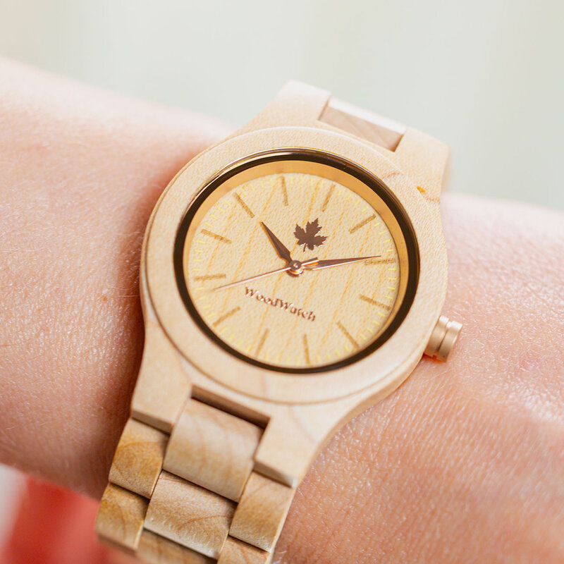 تعد مجموعة "كور" الخيار المثالي لمحبي المنتجات الخشبية وعشّاق المغامرة، حيث تتميز هذه المجموعة بتصميماتها الرياضية الفريدة من نوعها وبأنها مصنوعة يدوياً من أجود أنواع الأخشاب الطبيعية ذات الألوان والأشكال المتعددة. وتشتمل ساعات هذه المجموعة على مقاسين مخت