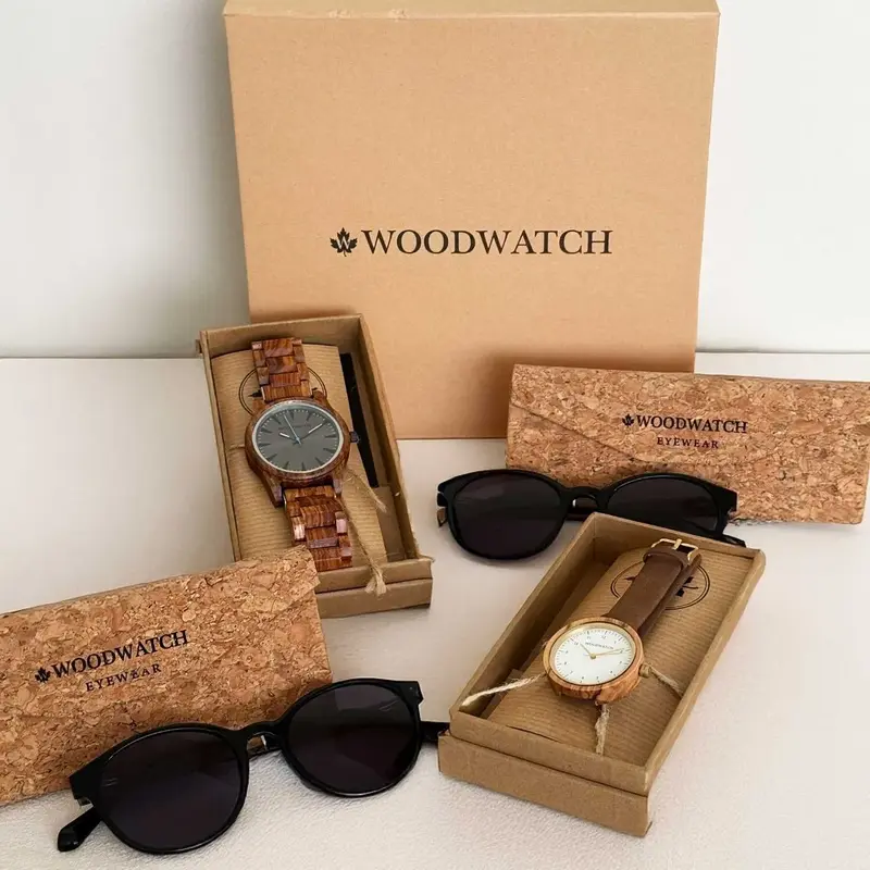 اجعلوا الوقت أكثر معنى معًا مع مجموعة WoodWatch للأزواج. مجموعة مختارة بعناية لشخصين، تضم ساعات ونظارات شمسية متطابقة له ولها، مصنوعة من مواد طبيعية ومُنهية بتفاصيل خالدة.