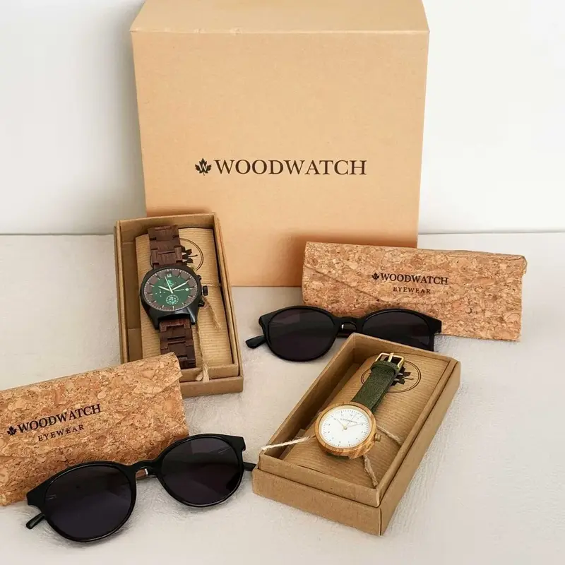 اجعلوا الوقت أكثر معنى معًا مع مجموعة WoodWatch للأزواج. مجموعة مختارة بعناية لشخصين، تضم ساعات ونظارات شمسية متطابقة له ولها، مصنوعة من مواد طبيعية ومُنهية بتفاصيل خالدة.