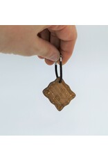 KS Laserdesign Der Schlüsselanhänger aus echtem Holz mit modernen Verziehrungen wird mit deiner persönlichen Gravur zu einem einzigartigen Geschenk!