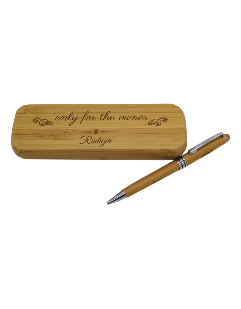 Gestalte den Bambus Kugelschreiber und die dazu gehörige Box nach deinen Wünschen mit Gravur!