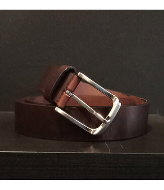 Bruine leren riem voor in een jeans of Chino Bruine leren riem voor in een jeans of Chino