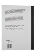 Outside it's War: Anne Frank and her world (2 idiomas)