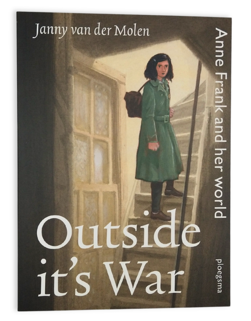 Outside it's War: Anne Frank and her world (2 idiomas)
